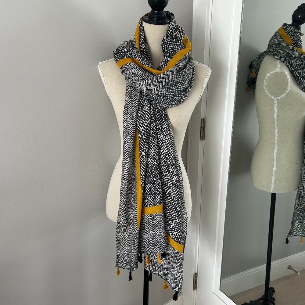 Lightweight black and yellow scarf